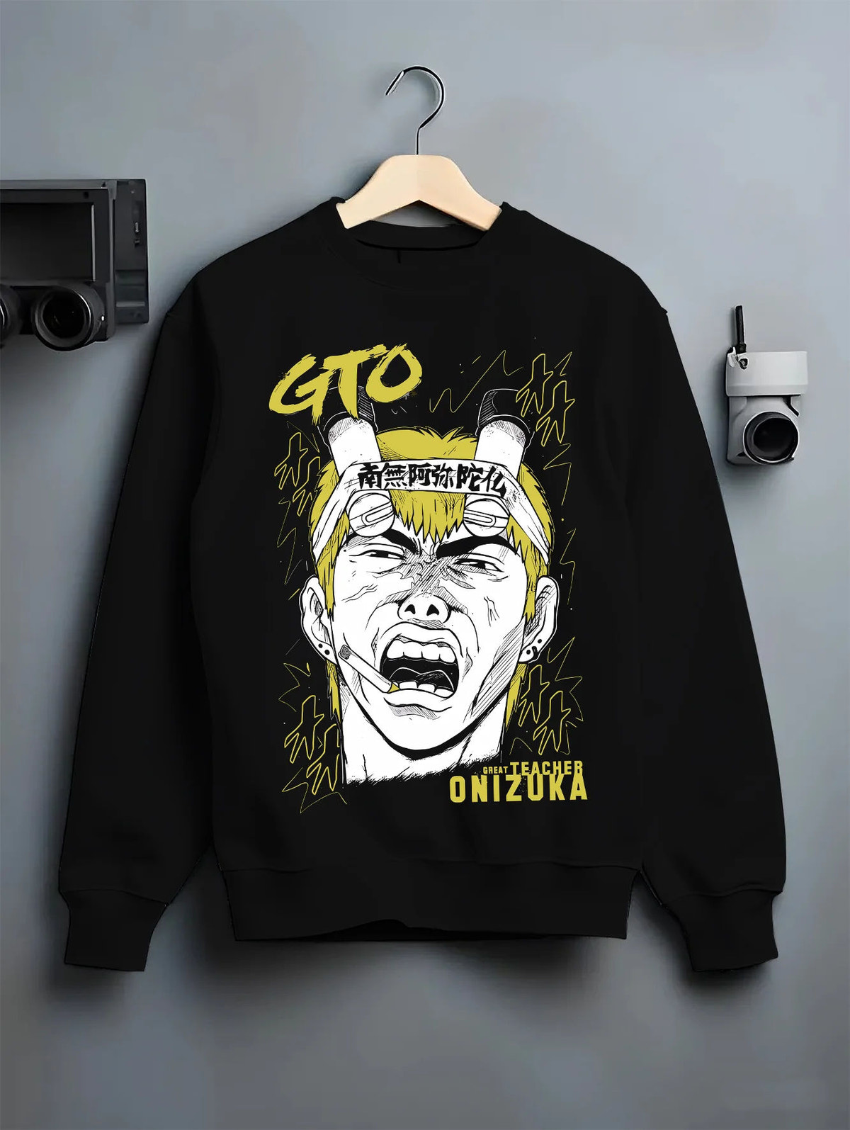 Black crewneck sweatshirt on hanger showing Eikichi Onizuka from Great Teacher Onizuka: Great Teacher Onizuka manga scream